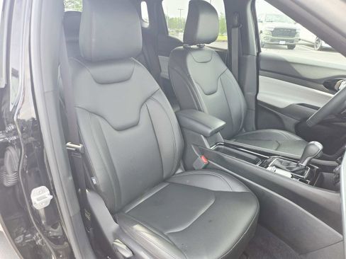 Used 2025 Jeep Compass Limited image 16