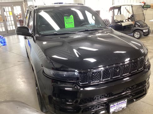 Used 2023 Jeep Grand Wagoneer Series II w/ Quick Order Packagew 28T AWD/4WD image 9
