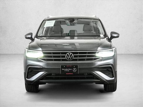 Used 2023 Volkswagen Tiguan SE AWD/4WD image 2