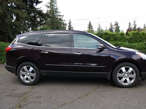 Used 2010 Chevrolet Traverse LTZ AWD/4WD image 13