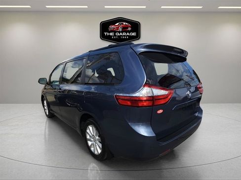 Used 2017 Toyota Sienna XLE Premium w/ Outdoor Package AWD/4WD image 4