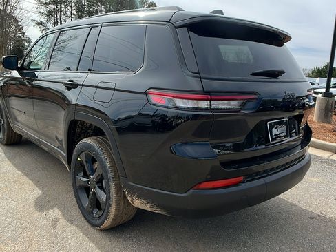 New 2025 Jeep Grand Cherokee L Laredo image 10