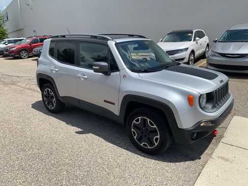 Used 2015 Jeep Renegade Trailhawk w/ Premium Leather Group AWD/4WD image 3