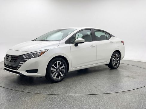 Used 2025 Nissan Versa SV FWD image 3