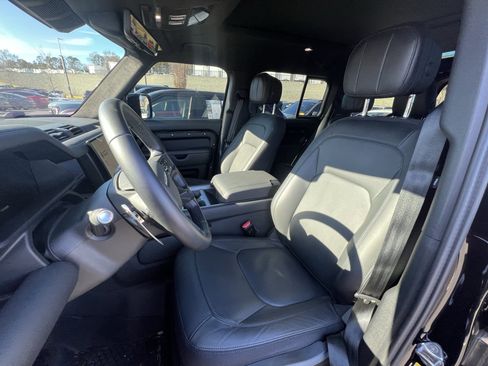Certified 2025 Land Rover Defender 130 V8 image 17