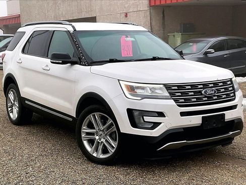 Used 2017 Ford Explorer XLT w/ Equipment Group 202A image 1