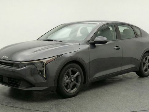 Used 2025 Kia K4 FWD image 3