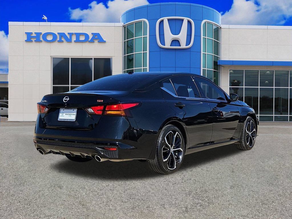 Used 2024 Nissan Altima 2.5 SR FWD image 3