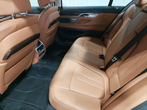 Used 2020 BMW 750i xDrive image 12