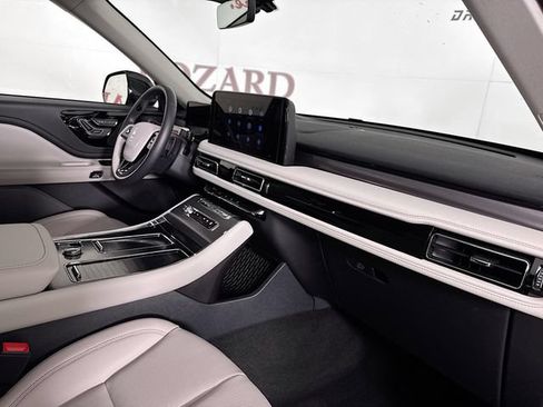 New 2026 Lincoln Aviator 2WD image 30