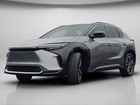 Used 2023 Toyota bZ4X Limited image 20