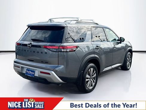 Used 2024 Nissan Pathfinder SL w/ Black Appearance Package image 7