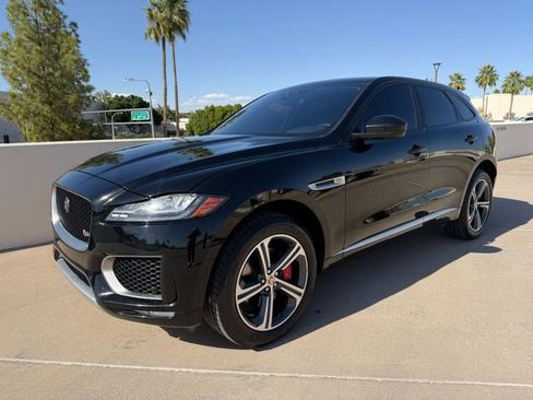 Used 2019 Jaguar F-PACE S image 3