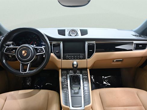 Used 2018 Porsche Macan AWD/4WD image 13