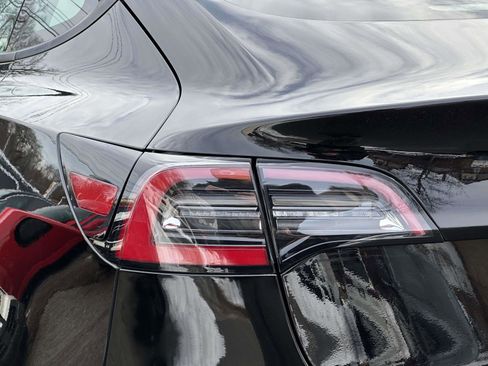 Used 2021 Tesla Model 3 Standard Range Plus image 9