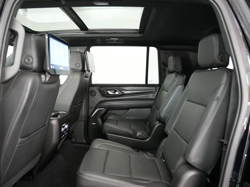 Used 2021 GMC Yukon XL Denali w/ Denali Premium Package AWD/4WD image 45