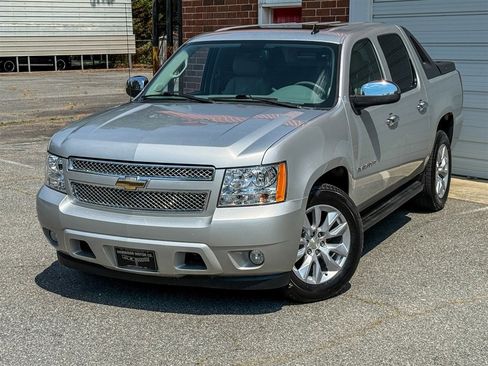 Used 2010 Chevrolet Avalanche LT w/ Luxury Package RWD image 6