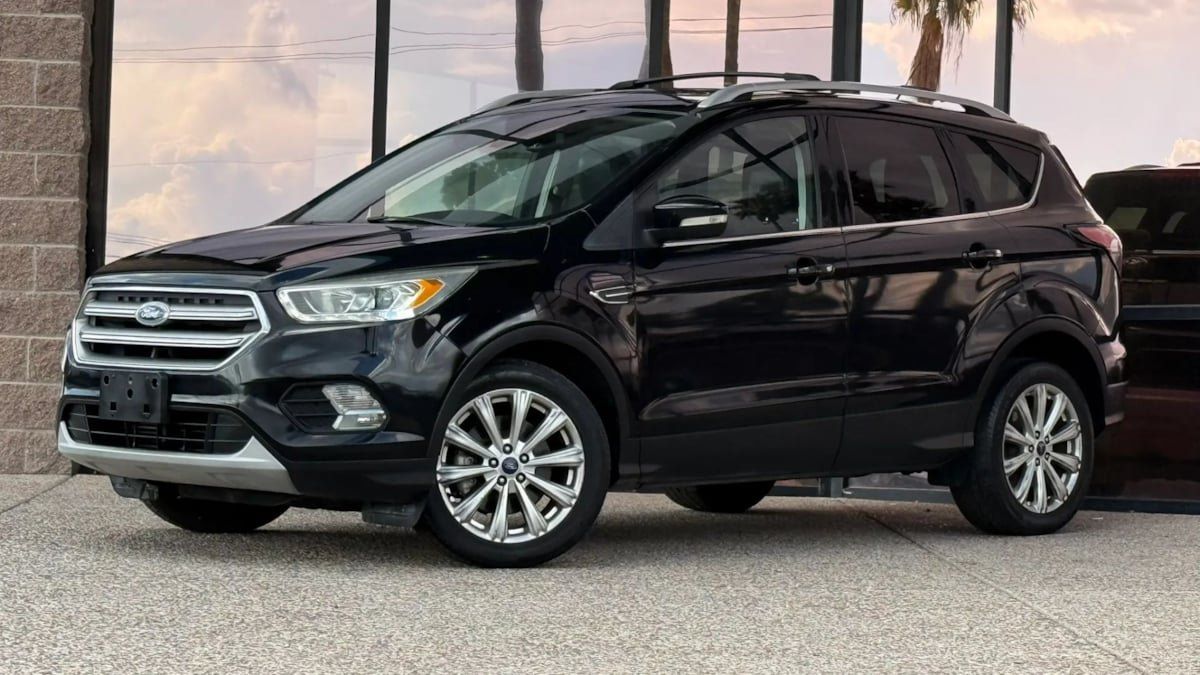 Used 2017 Ford Escape Titanium FWD image 3