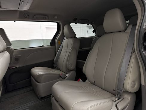 Used 2014 Toyota Sienna XLE w/ XLE Premium Package AWD/4WD image 29