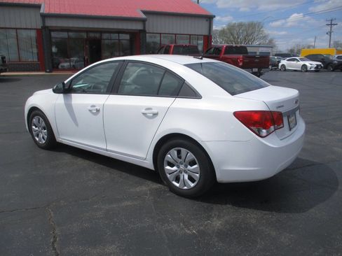 Used 2013 Chevrolet Cruze LS FWD image 3