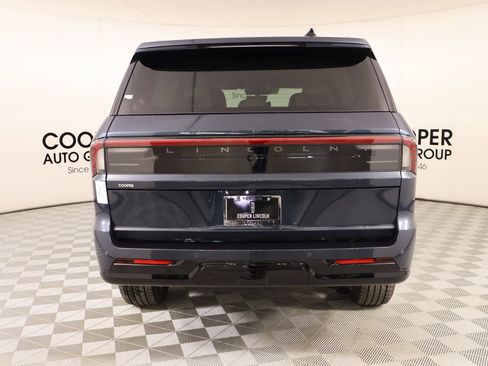 New 2026 Lincoln Navigator Premiere AWD/4WD image 21