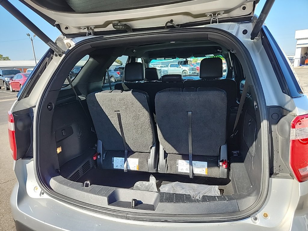 Used 2016 Ford Explorer XLT w/ Equipment Group 202A AWD/4WD image 7