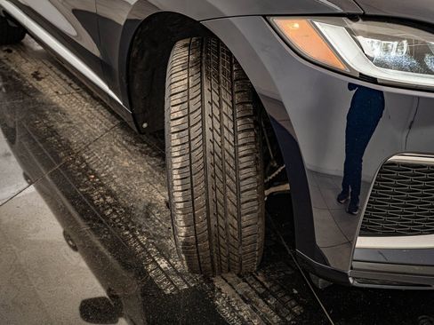 Used 2025 Jaguar F-PACE R-Dynamic S image 41