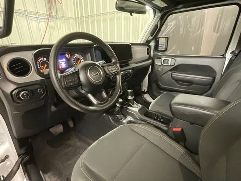 Used 2024 Jeep Gladiator Sport image 30