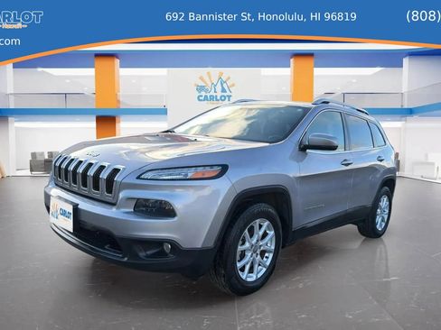 Used 2018 Jeep Cherokee Latitude Plus w/ Comfort/Convenience Group AWD/4WD image 2
