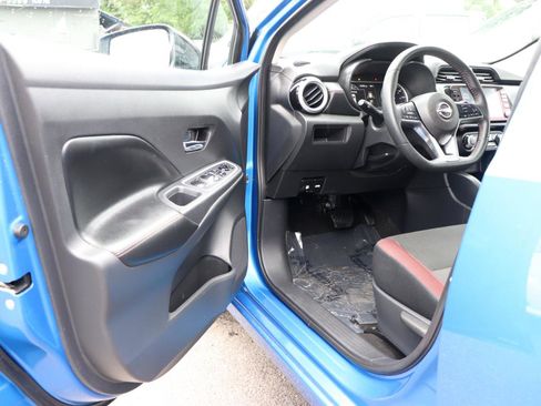 Used 2024 Nissan Versa SR FWD image 10