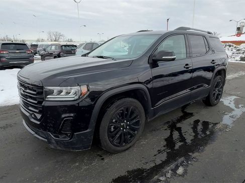 Used 2023 GMC Acadia SLT w/ Elevation Edition image 4