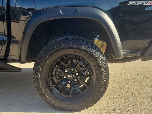 Used 2025 Chevrolet Colorado ZR2 w/ Midnight Edition AWD/4WD image 12