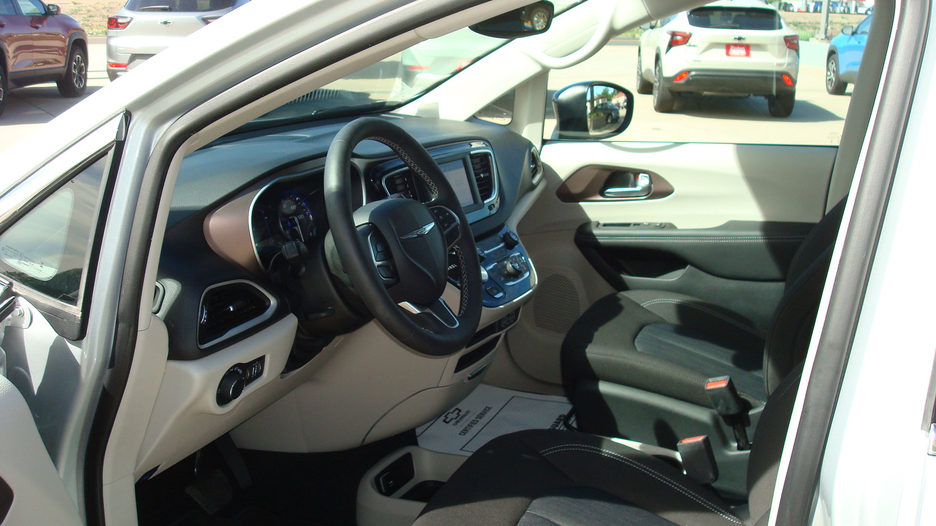 Used 2024 Chrysler Voyager LX FWD image 8