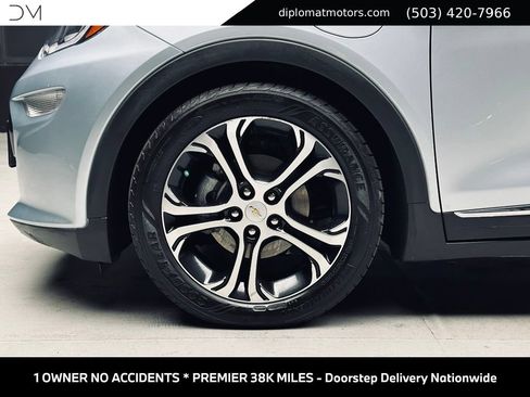 Used 2017 Chevrolet Bolt Premier w/ Driver Confidence II Package FWD image 38