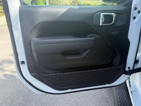 New 2026 Jeep Gladiator Sport image 28