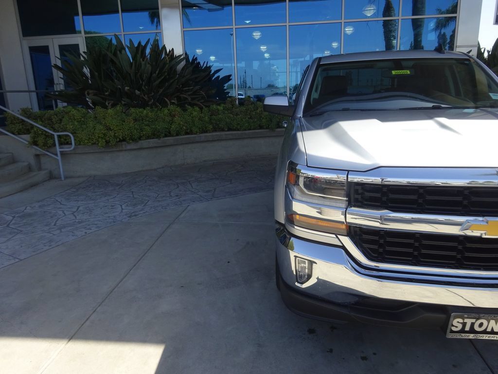 Used 2018 Chevrolet Silverado 1500 LT w/ All Star Edition RWD image 32