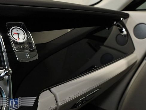 Used 2015 Rolls-Royce Wraith RWD image 32