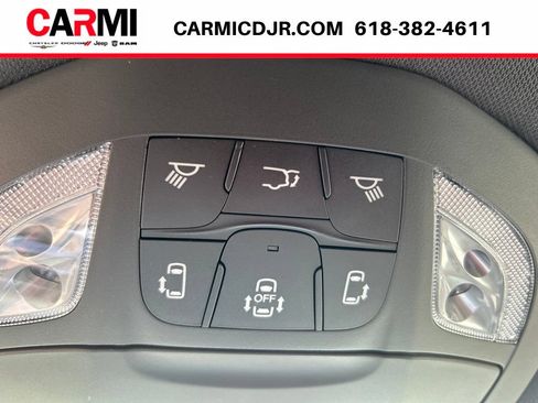 New 2027 Chrysler Pacifica Select FWD image 23