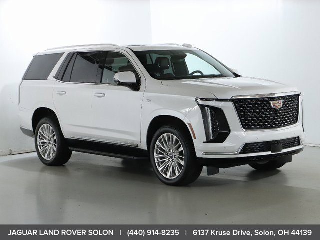 Used 2025 Cadillac Escalade Premium Luxury AWD/4WD image 11
