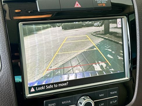 Used 2014 Volkswagen Touareg VR6 AWD/4WD image 14