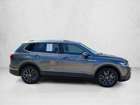 Used 2023 Volkswagen Tiguan SE FWD image 4