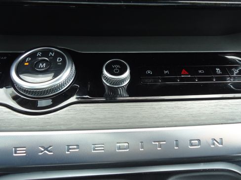 Used 2025 Ford Expedition Max Platinum AWD/4WD image 20