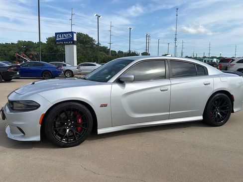 Used 2019 Dodge Charger Scat Pack w/ Dynamics Package RWD image 6