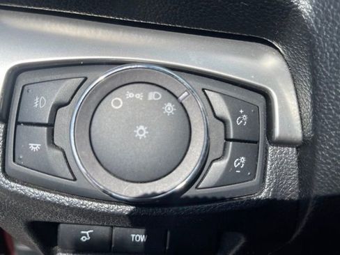 Used 2019 Ford Explorer XLT w/ Equipment Group 202A FWD image 18