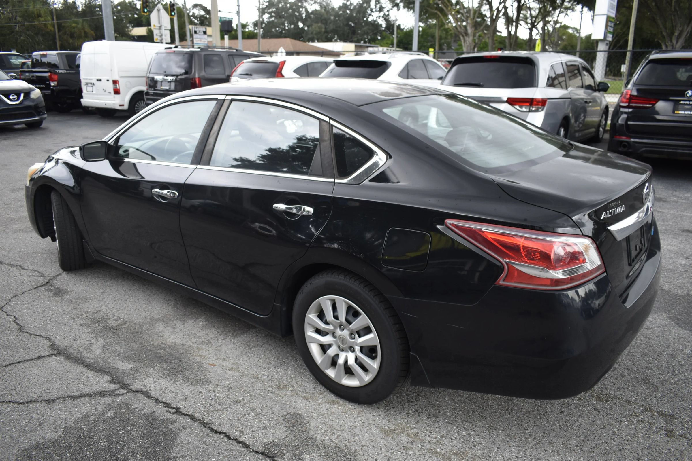 Used 2013 Nissan Altima 2.5 S FWD image 6