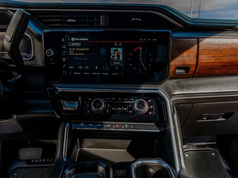 Used 2024 GMC Sierra 3500 Denali Ultimate image 24