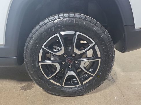 Used 2025 Jeep Compass Trailhawk image 31