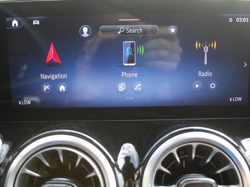 Certified 2025 Mercedes-Benz GLB 250 image 40