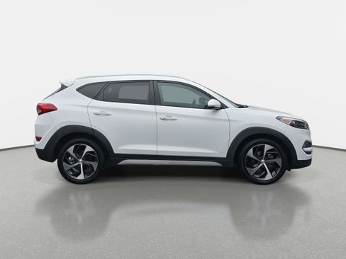 Used 2017 Hyundai Tucson Sport image 4