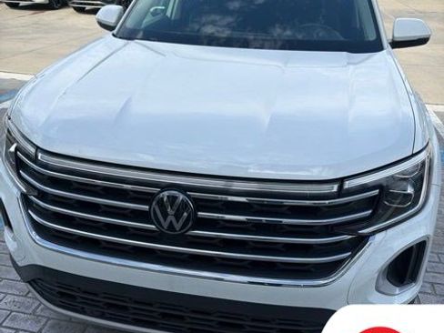 Used 2024 Volkswagen Atlas SE FWD image 2